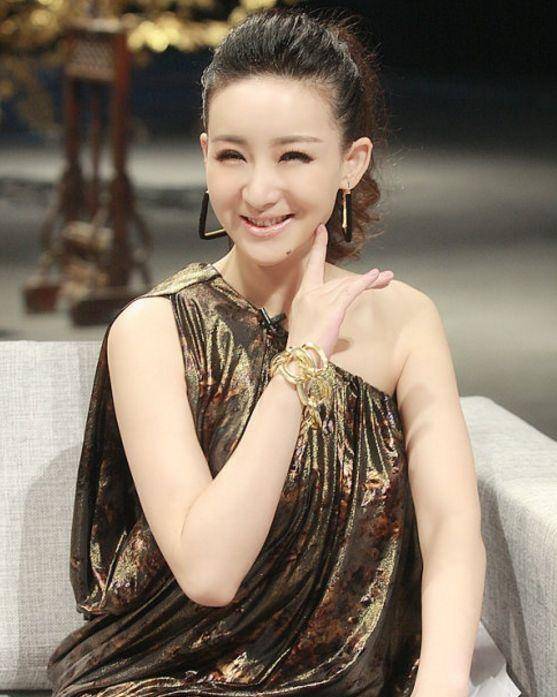 闪婚孙楠,9年后却被分手,试图轻生幸好被救,让人心疼的买红妹_辛欣