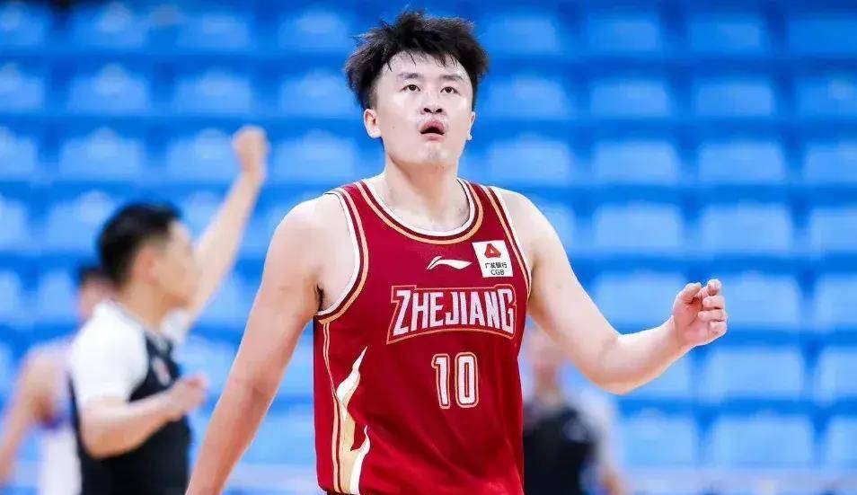 浙江队12连胜只因一人复出,场均10 5却让球队质变,总冠军有望_刘泽一