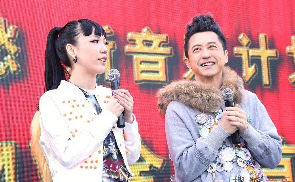 那段时间只要是庾澄庆出现的地方,身边总会看到吴莫愁.