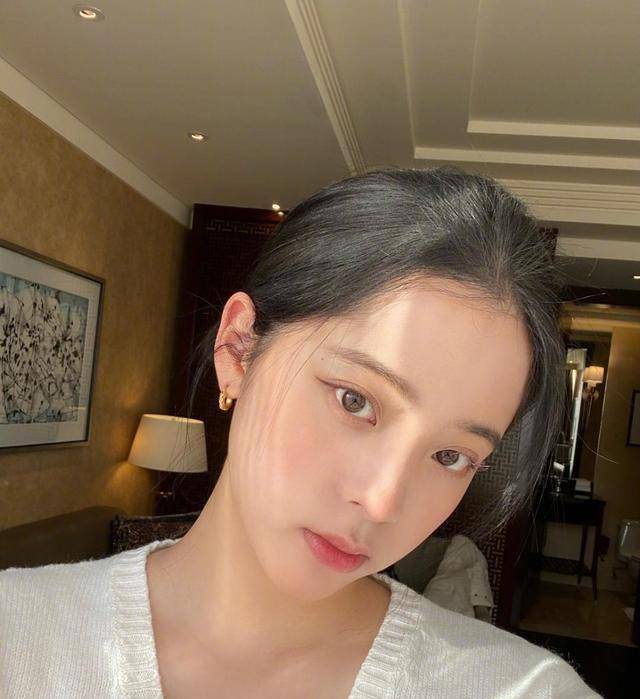 从"不礼貌"到被指"倒贴",欧阳娜娜真的擅长吗?_睡衣_陈伟霆_衣服