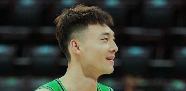 原创辽宁男篮深情庆祝郭艾伦替补鄢手骐生日恳切提出三项期许