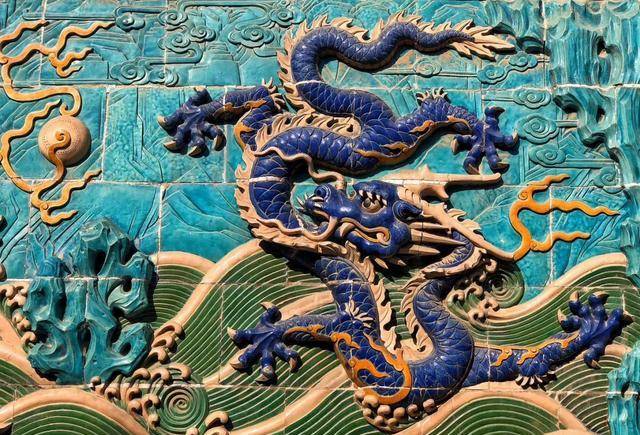 原创故宫九龙壁展现乾隆帝的九五之尊竟隐藏着一个瞒天过海的大秘密