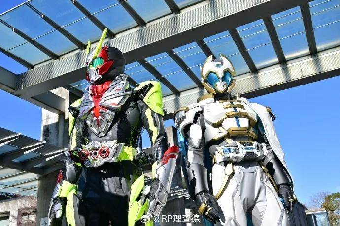假面骑士outsiders第5话剧照公开,善意召唤究极vice协助战斗