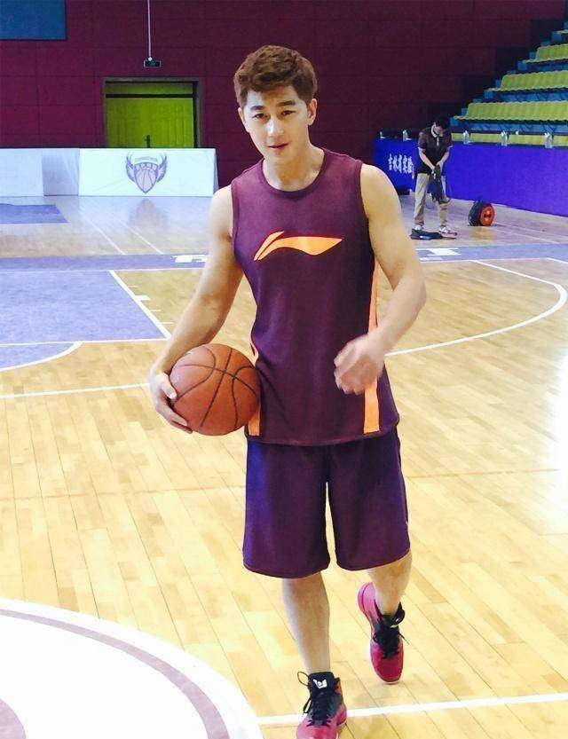 从运动员到宝藏男孩演员这位包子脸壮硕肌肉帅哥该他火了吧