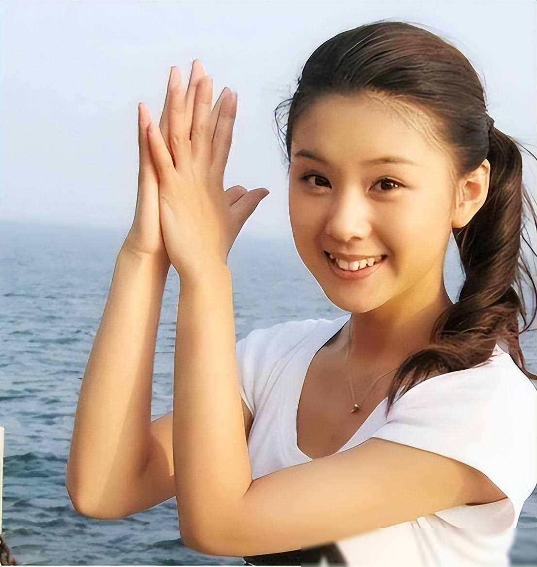 冯巩之女鲜有吻戏年近40仍似少女_李小萌_观众_外貌