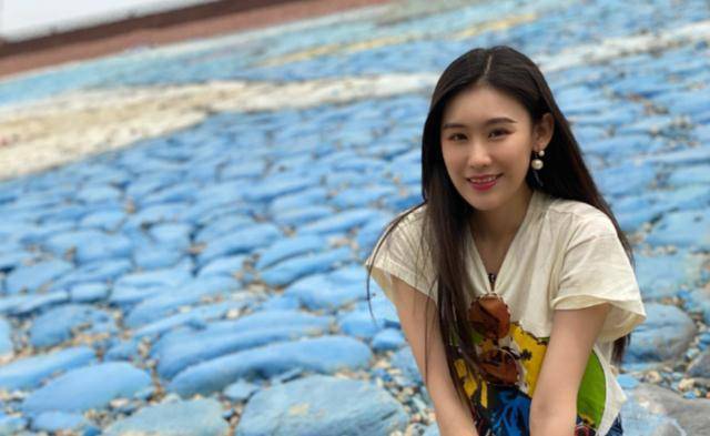 之后,杨子开了一家天珠传奇文化公司,法人却是张羽熙.