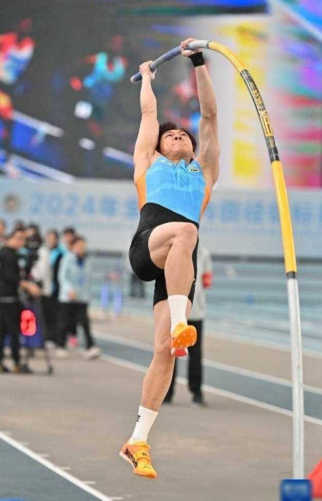 田径-全国室内锦标赛:钟涛获男子撑杆跳高冠军