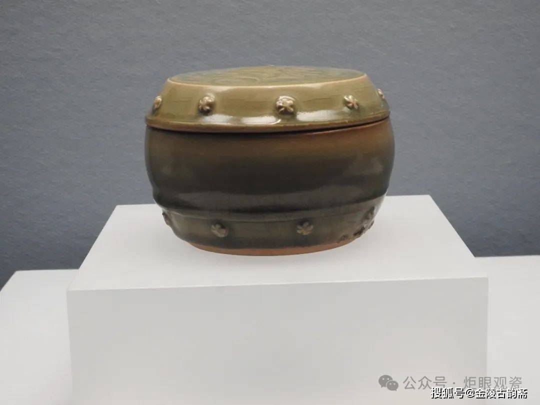 不同眼力的关注点从两件耀州龙泉器物看老瓷的脂腻莹润宝膜光