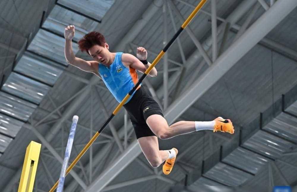 田径全国室内锦标赛钟涛获男子撑杆跳高冠军