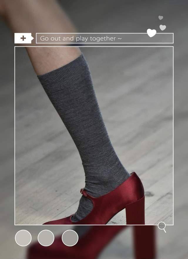 大衣下面别搭裤子了今年流行穿过膝袜时髦洋气又显瘦