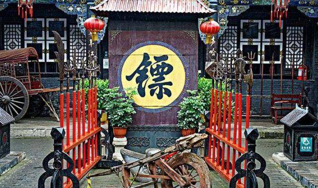 原创安倍贴身女保镖拔枪射击02秒击败10名壮汉护两任首相周全