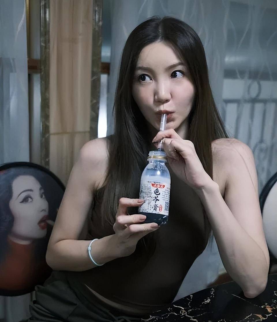 tvb花旦带家人开心游广州晒素颜照大翻车网友质疑整容失败