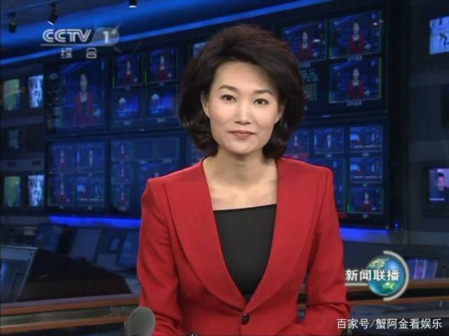 原创她是新闻联播主持人摘下戴了13年的假发减龄10岁不止