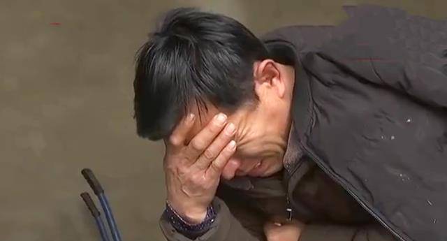 原创23岁男子花光父亲200万不给钱就动手谁让你就给这点钱