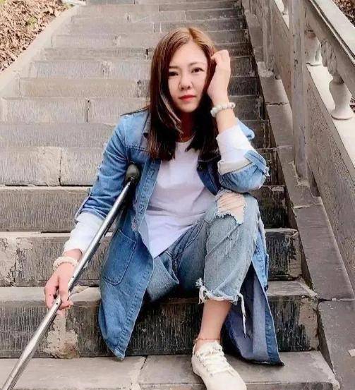 原创独腿女孩罗雨当电焊工爆红网络被300名男子告白都被她回绝