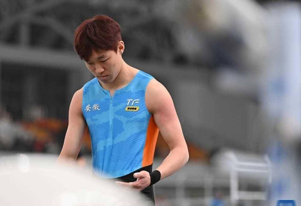 田径全国室内锦标赛钟涛获男子撑杆跳高冠军