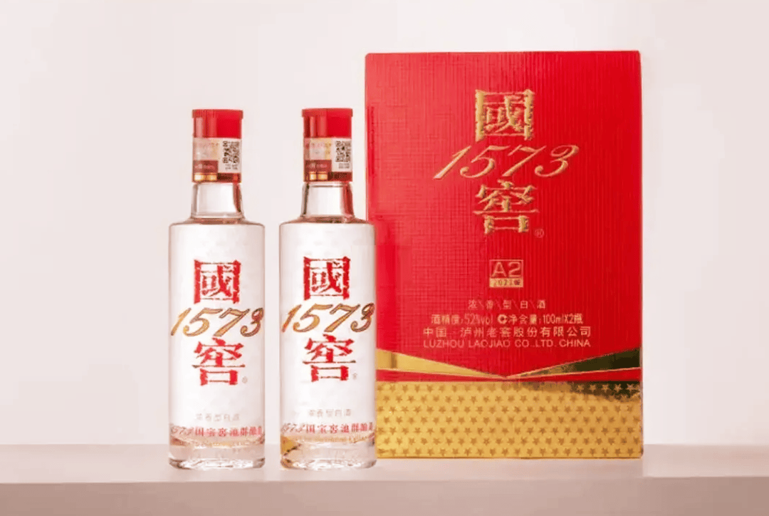 国窖1573源于拥有440多年历史的老窖池,其窖香浓郁,饮后回甜,是中国