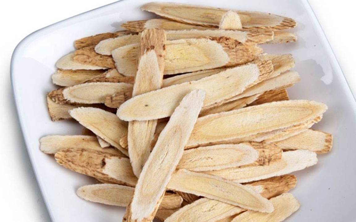 更有一个说法是"内行吃黄芪,外行吃人参",因为黄芪的滋补作用好,比起