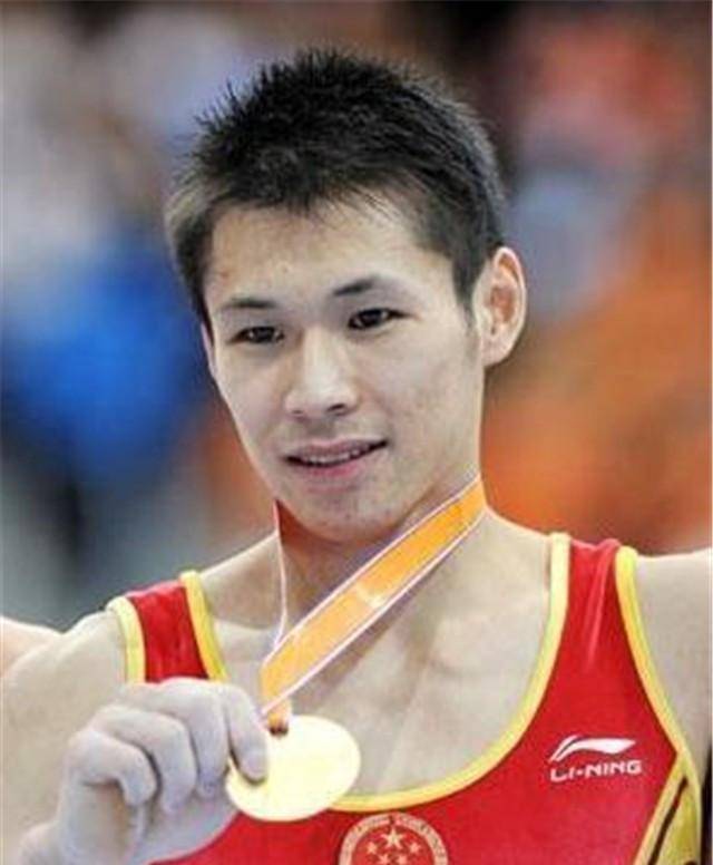 因为北京奥运会的三冠王邹凯落选了,而取代他的人则是从来没有参加过