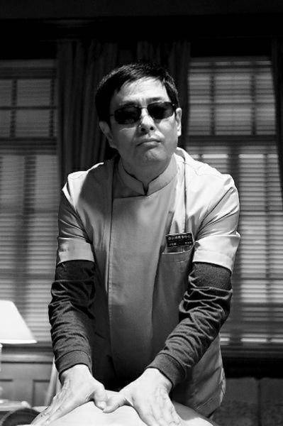 原创一场偶遇揭开了濮存昕真实惨状古稀之年他算把人生活通透了