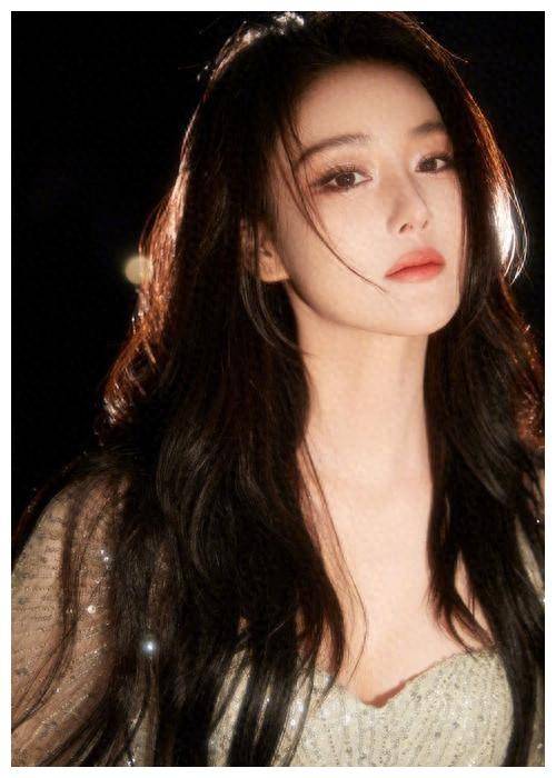 她被称为中国黄金身材巅峰期退圈结婚丈夫身份特殊到不方便说