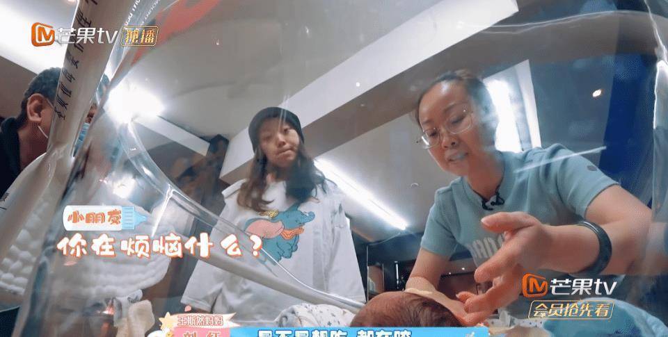 原创不愿当众喂奶有错gai轰走妈妈引矛盾王斯然觉得自己像动物