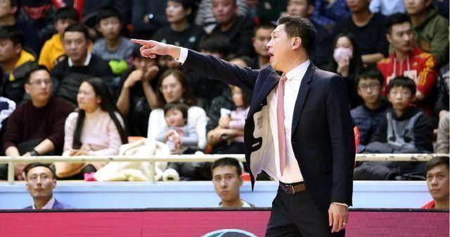 李春江执教广厦以来,得到持续提升,本赛季的进步更大,常规赛一直领跑