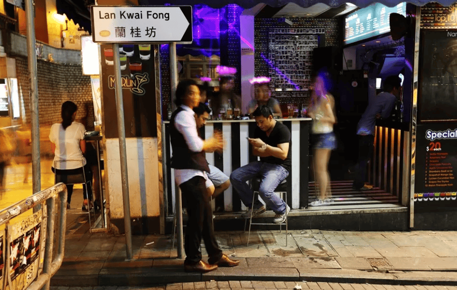 自嘲鬼佬身家百亿香港夜店王越活越赚