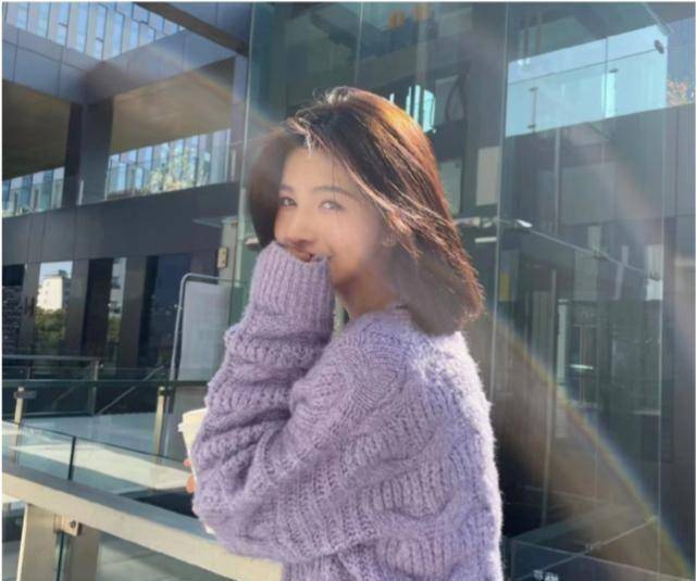 原创陈默被嘲长相油腻配不上万小七为力证颜值放出童年照片