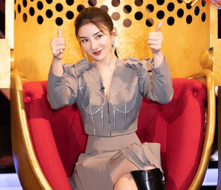 原创吐槽大会上线成黑马第一期火药味十足黄奕张雨绮真大胆