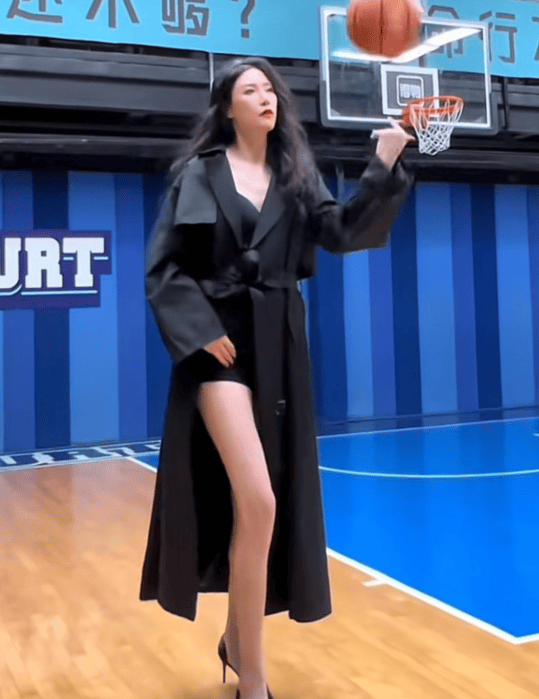 满屏都是大长腿 多少男孩心目中的女神_身高_篮球_美女