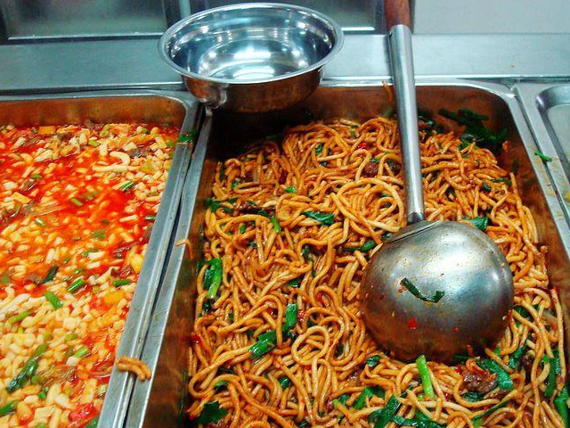 每天排队吃饭的新疆二医院食堂,原来真相竟是这样的!_味道_饭菜_因为