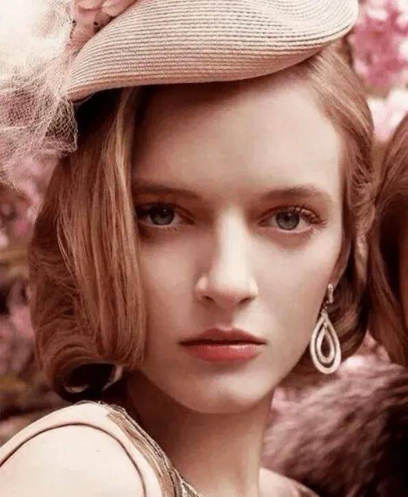 达丽雅斯托寇思顾盼遗光彩长啸气若兰的仙女系超模