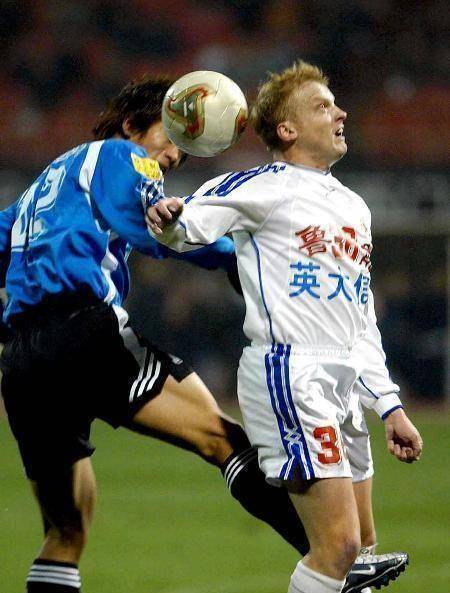 原创大连足球史上今天2003年3位大连银进球实德2比1客胜山东鲁能