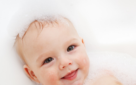 新生儿如何正确洗澡，舒服又不感冒！_婴儿_儿童_室温
