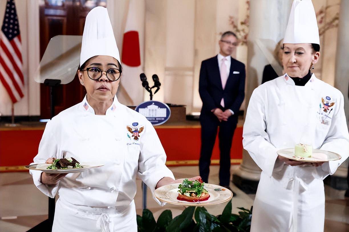 拜登欢迎日本首相夫妇很热情丰盛国宴菜品大公开岸田夫人显嫩