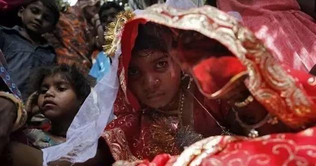 女孩子死了就死了印度每年约有24万名不到5岁的幼童死亡