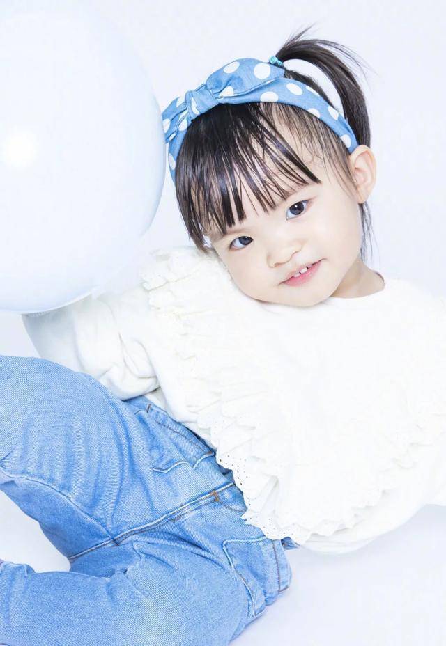眨眼间女儿都已经两岁了,一家四口幸福得让人羡慕.