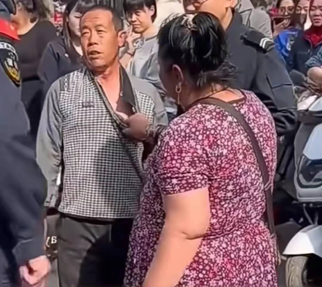 4月9日,山西晋中平遥一条熙熙攘攘的商业街上,上演了一场夫妻间的"