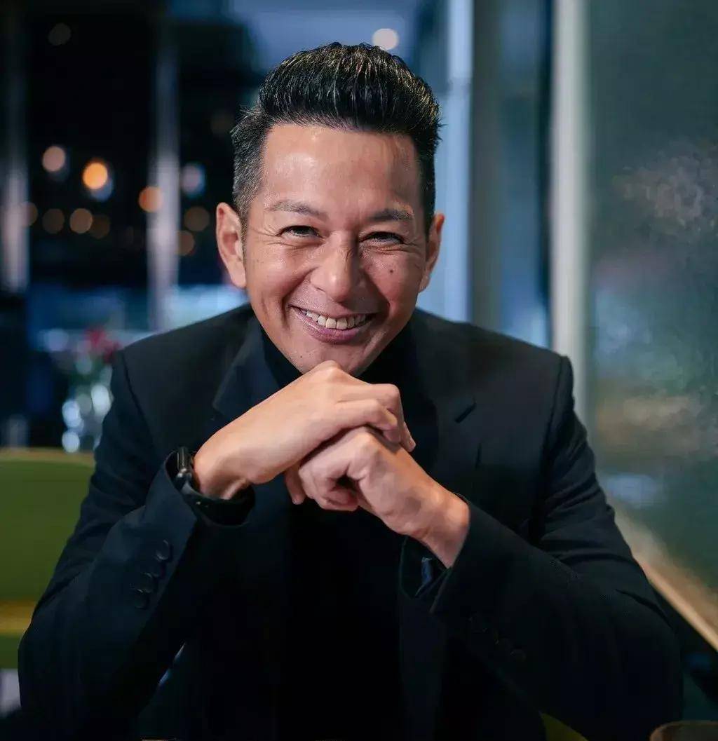 52岁tvb男星不后悔离巢,遗憾从未获奖项肯定,望跟不同平台合作_吴家乐