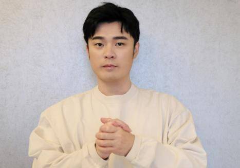 原创陈赫火锅店服务太差顾客站门口指着店员吼后者默不作声忙撇头