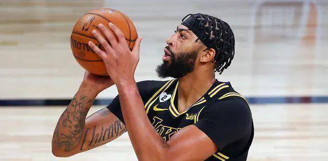 戴维斯深陷犯规麻烦段冉联盟有意操控比赛苏群他看穿了