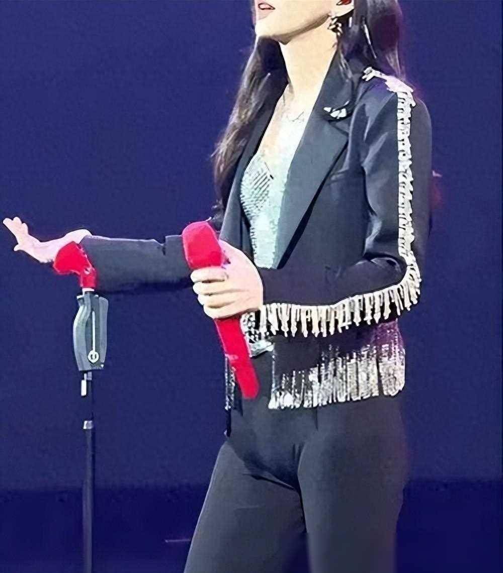 会穿紧身裤,被质疑私处轮廓可见,心脏的人看什么都脏_身体_争议_明星