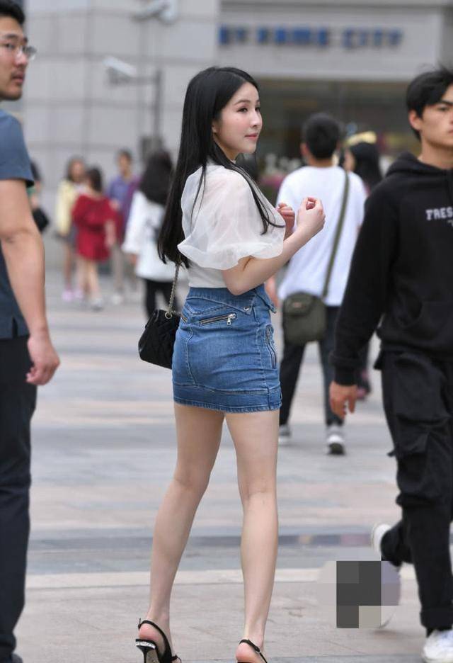 穿上薄纱设计的衬衫容易跑风吗难怪小姐姐的袖子这么大