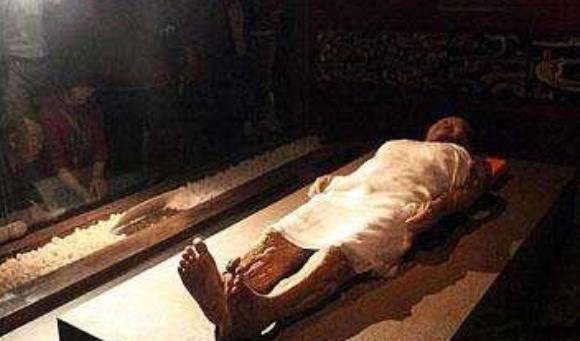 当年在长沙马王堆古墓发现的女尸,之所以没有随着时间的推移而腐烂