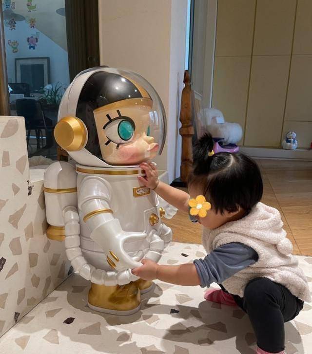 原创陈赫发文晒安安日常被问什么是快乐星球出现代沟无奈求救网友