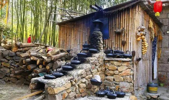 其实竹泉村虽然身为4a级景区,但是消费水平却是要比同级别的景区要高