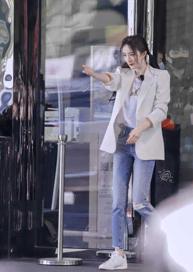 原创杨幂太时尚最新品牌宣传照大秀长腿蛮腰网友女神太好看啦