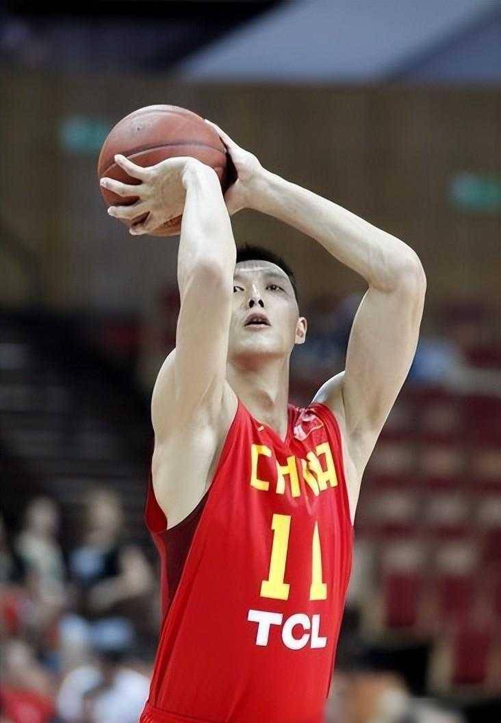 原创cba最美老板娘身价40亿给易建联亿元合同后背纹身显