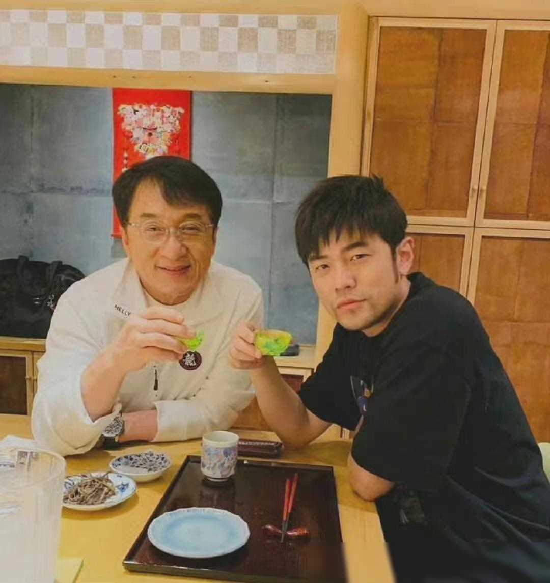 成龙发文庆祝70岁生日李晨吴京周杰伦王力宏送祝福上热